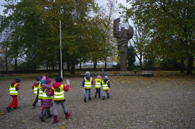 Ciche święto rozjarzone świeczkami