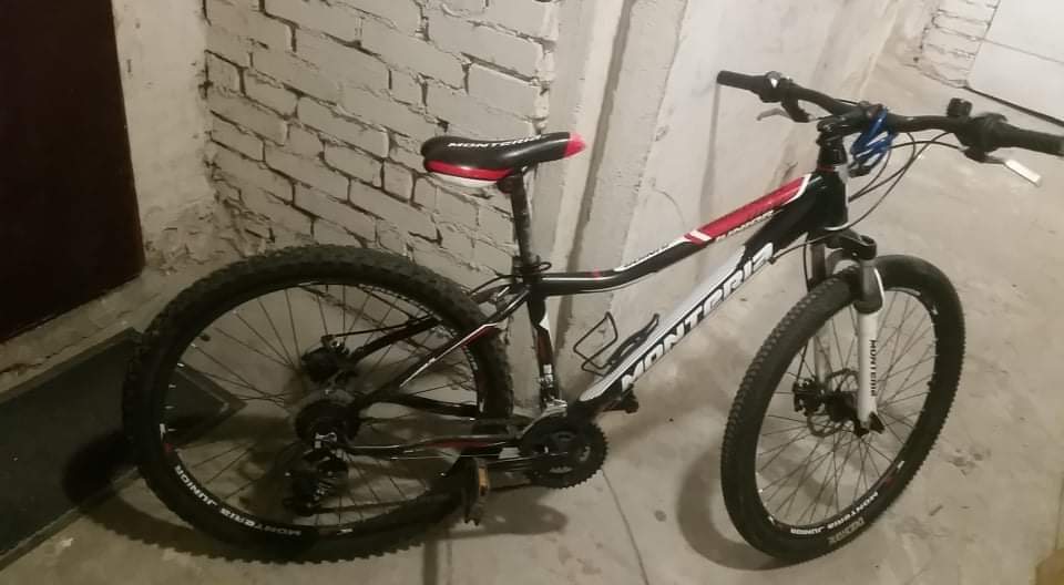 Przyjacielski gest dla kolegi z klasy